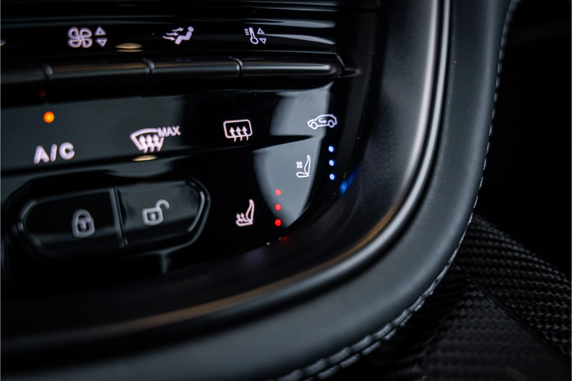 Hoofdafbeelding Aston Martin DBX