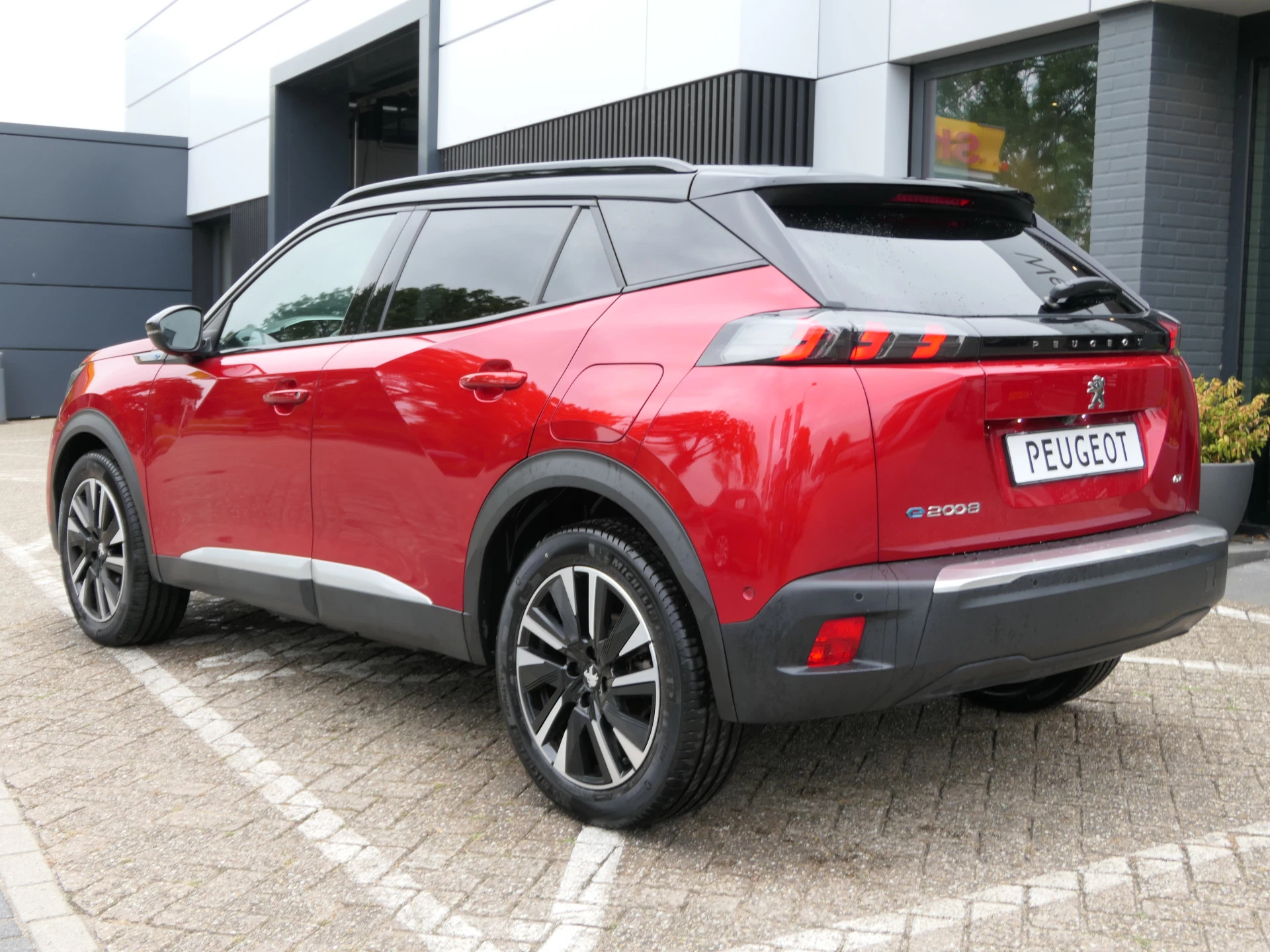 Hoofdafbeelding Peugeot e-2008