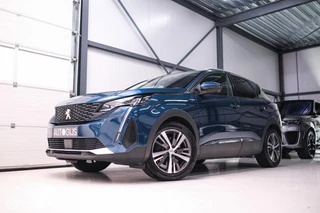 Peugeot 3008 1.6 HYbrid 225 pk Allure | Trekhaak | NL auto | Camera | Leder | HUD | rijklaaprijs | All season banden |