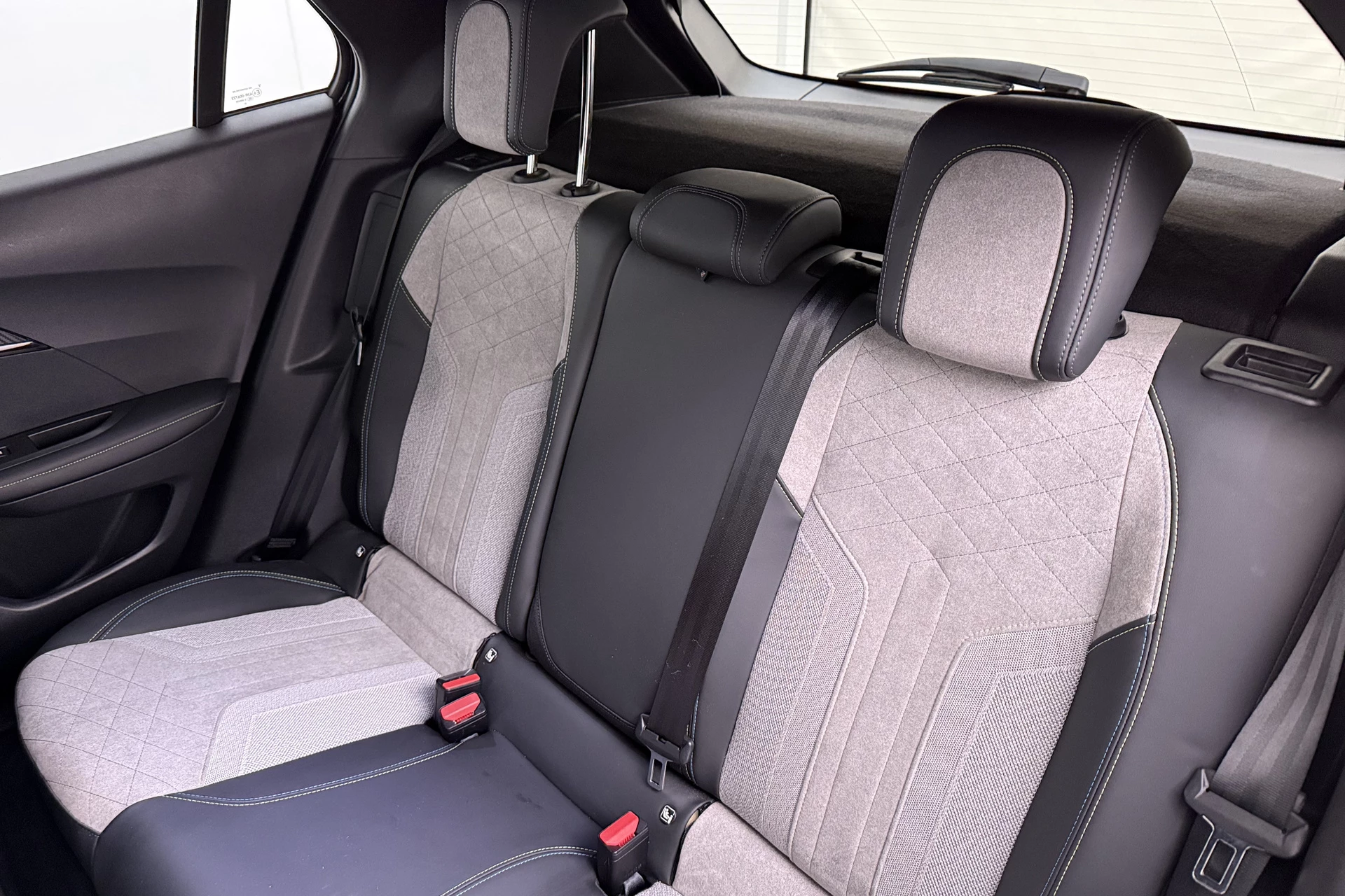 Hoofdafbeelding Peugeot e-2008