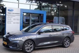 Hoofdafbeelding Ford Focus Ford Focus Wagon 125PK HYBRID ST-LINE AUTOMAAT ANDROID/APPLE NAVI CAMERA P-SENSOREN 17" LM-VELGEN ALL-SEASON