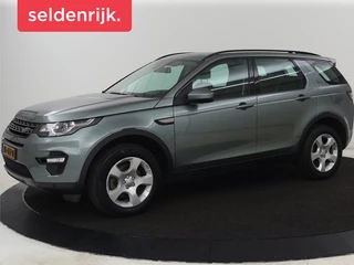 Hoofdafbeelding Land Rover Discovery Sport Land Rover Discovery Sport 2.0 eD4 | Panoramadak | Leder | Stoelverwarming |  Navigatie | Trekhaak | Stuurverwarming | Cruise control