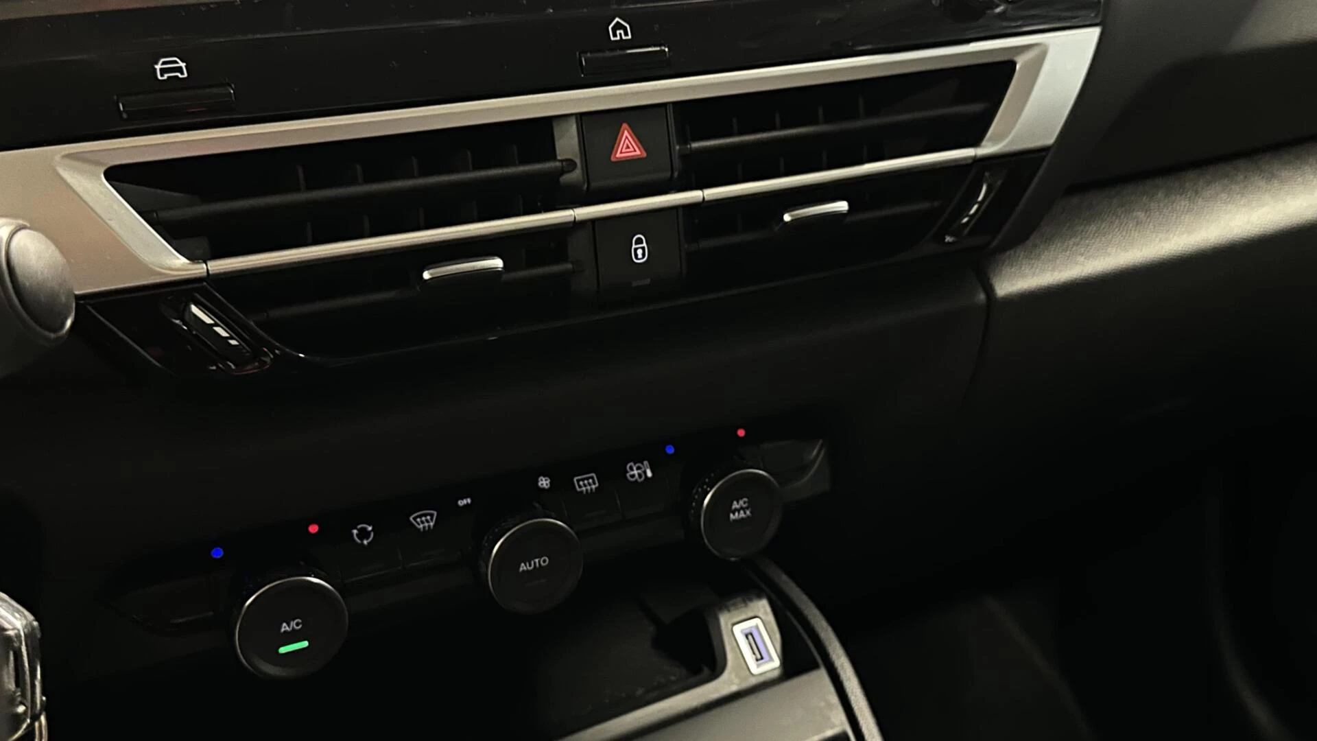 Hoofdafbeelding Citroën ë-C4 X