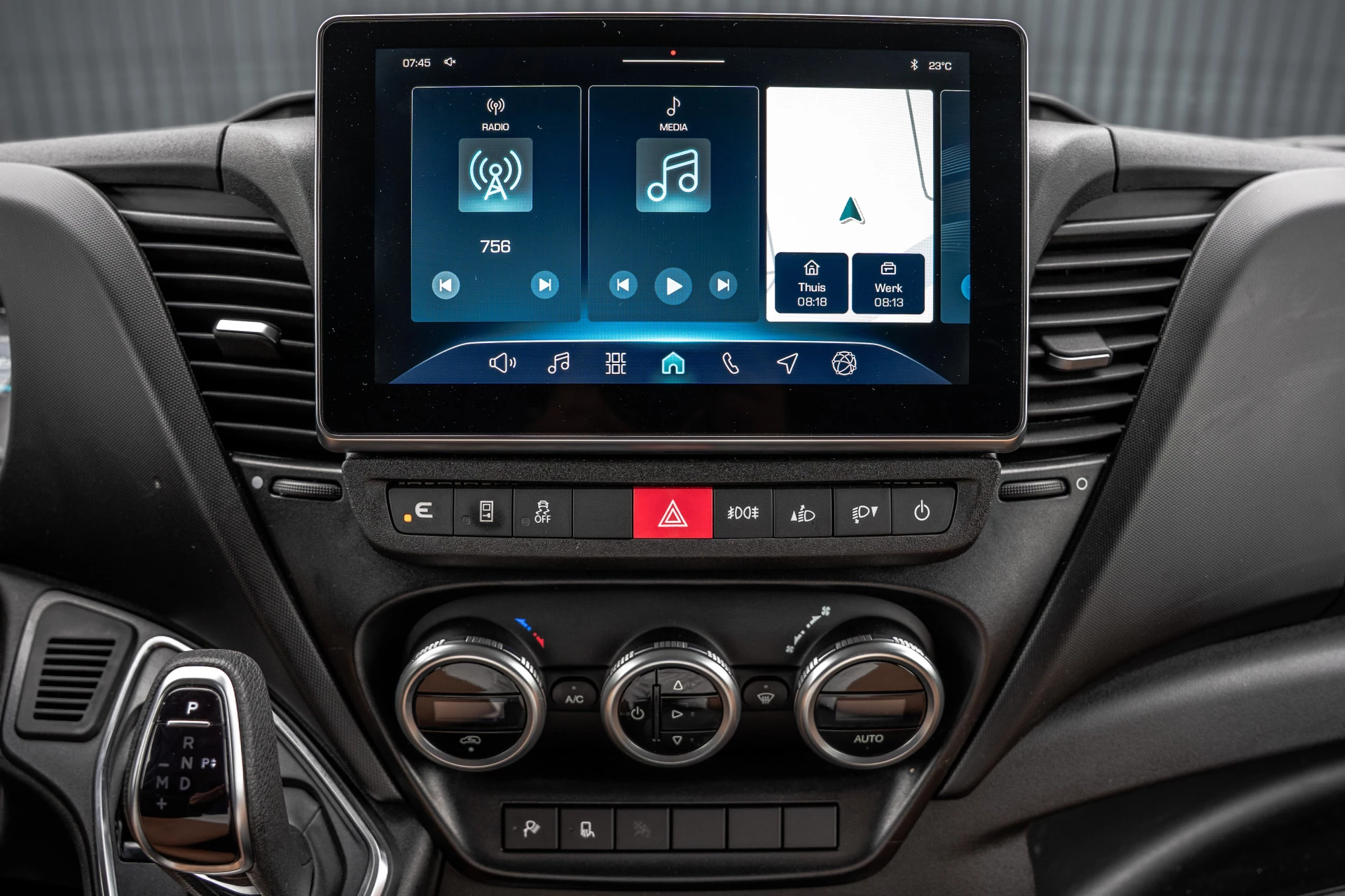 Hoofdafbeelding Iveco 35S18 | 3.0L 180PK | Automaat | NW MODEL | 3.5T Trekgewicht | Camera | Carplay | Climate