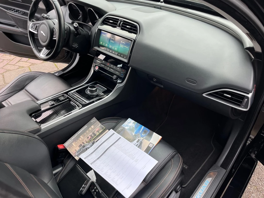 Hoofdafbeelding Jaguar XE