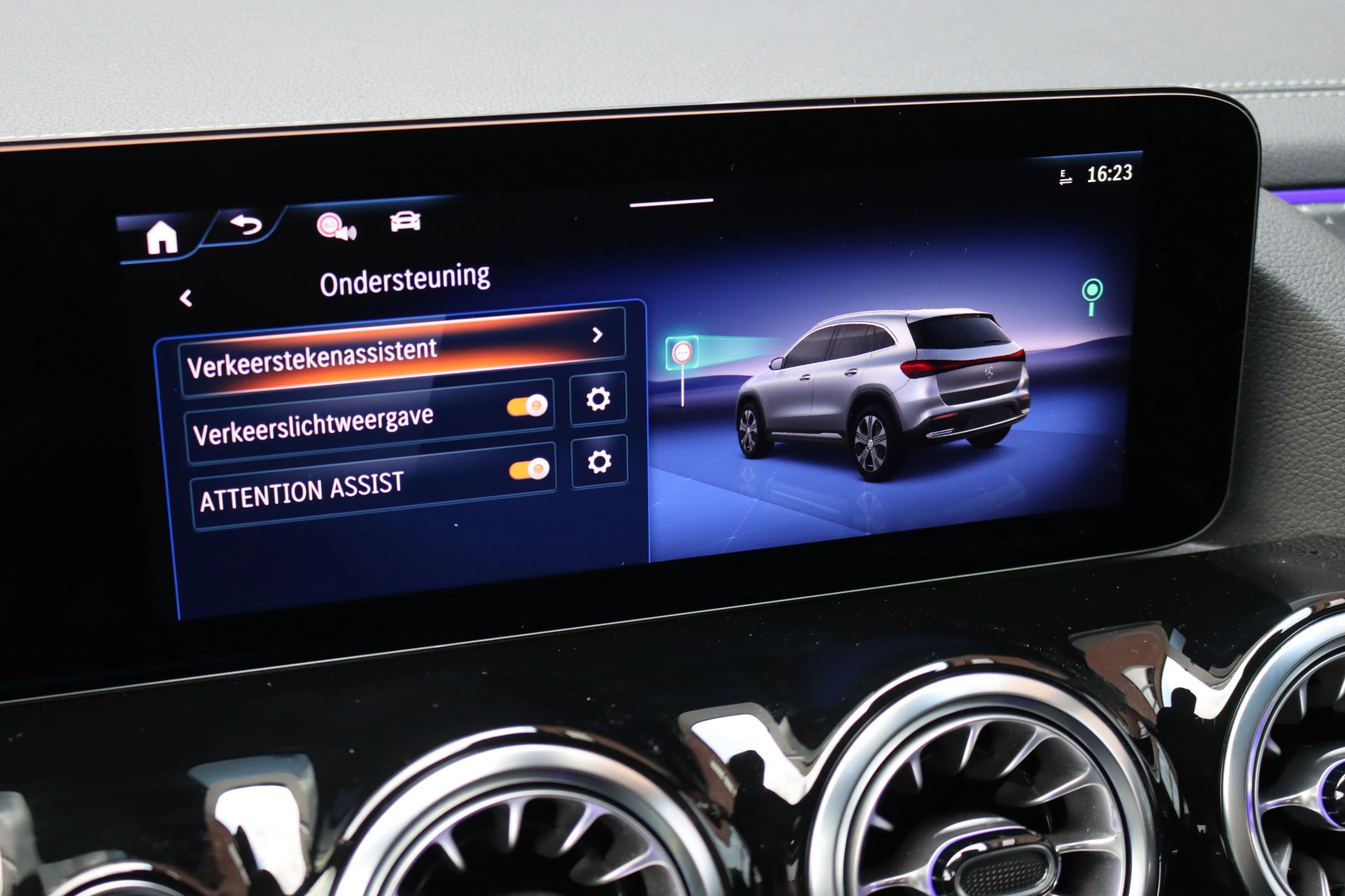 Hoofdafbeelding Mercedes-Benz EQA