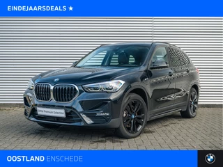 BMW X1 xDrive25e Sport Line Automaat / Panoramadak / Sportstoelen / Achteruitrijcamera / LED / Park Assistant / Stoelverwarming