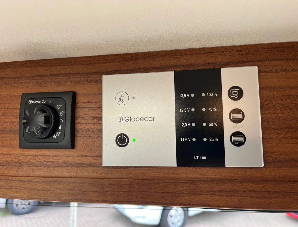 Hoofdafbeelding Pössl Globecar 640 Enkele Bedden Zonnepaneel