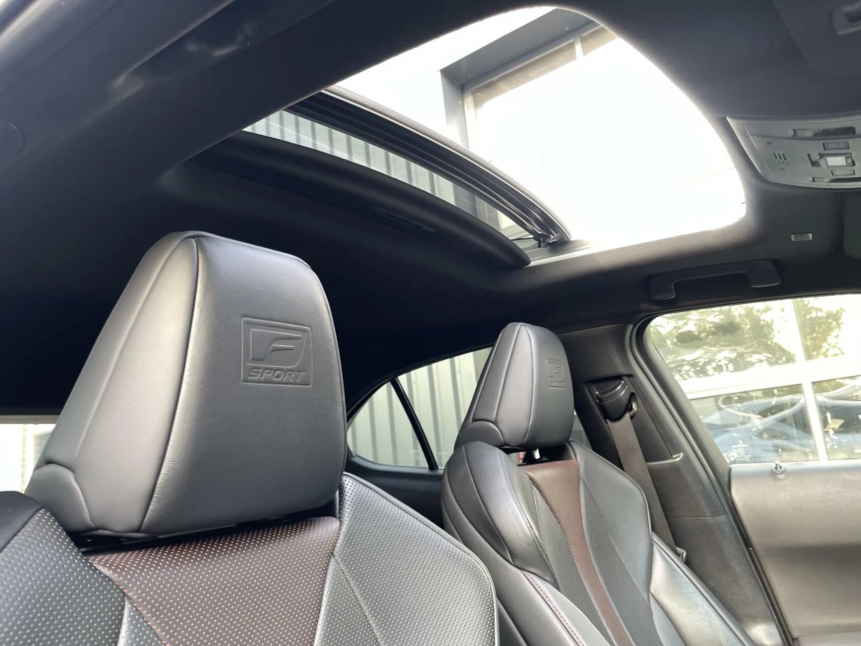 Hoofdafbeelding Lexus UX