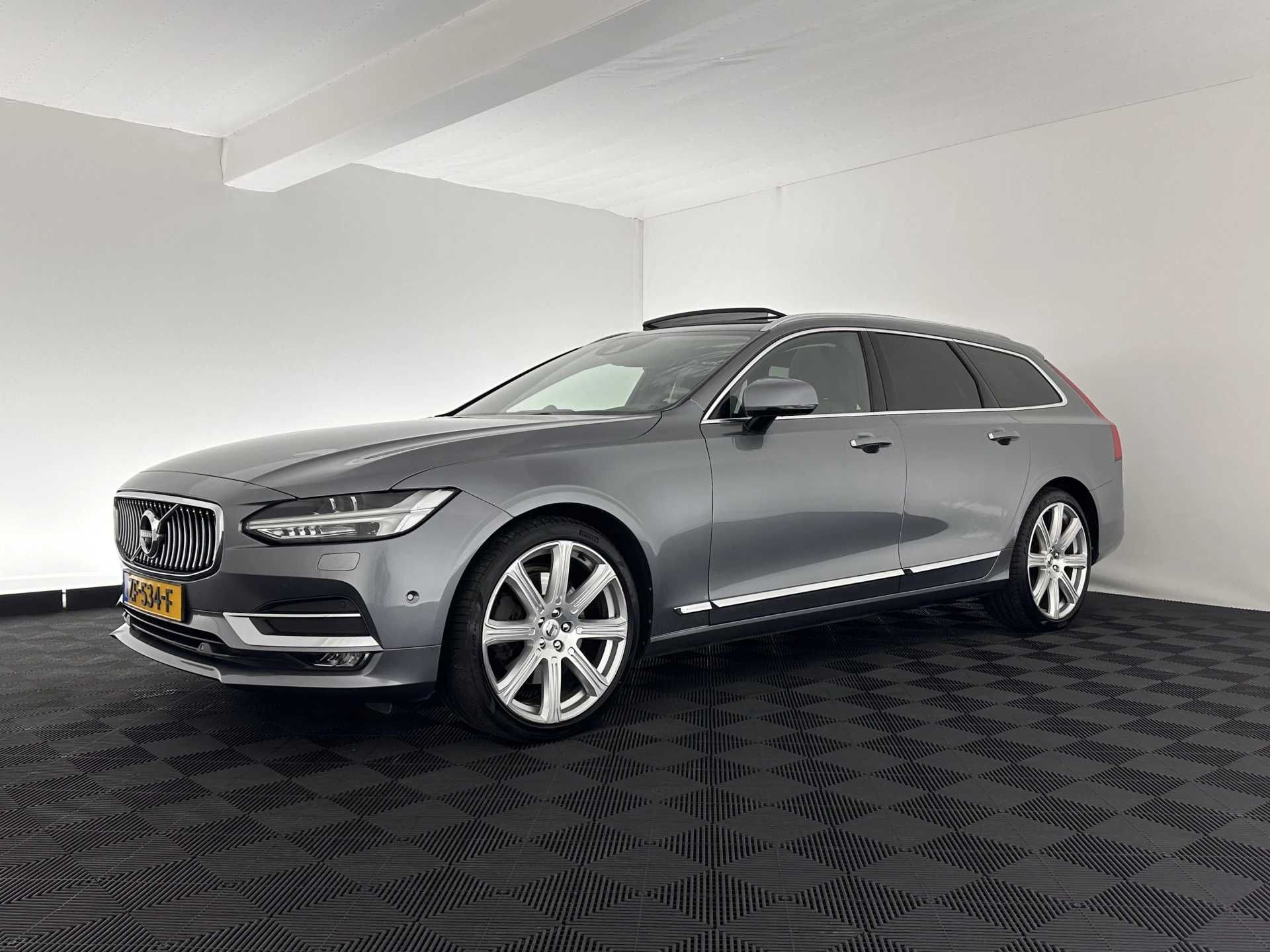 Hoofdafbeelding Volvo V90