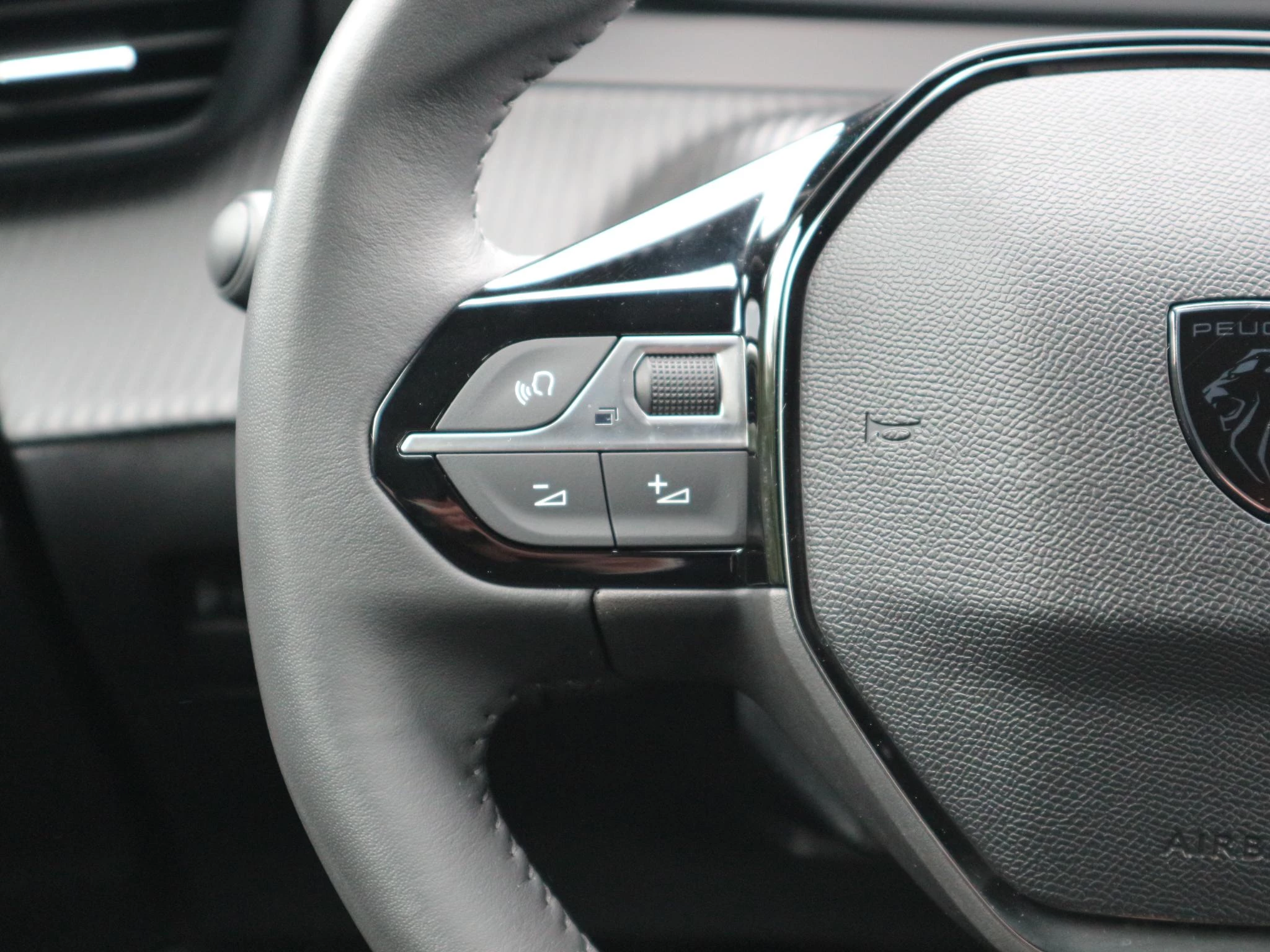 Hoofdafbeelding Peugeot e-2008