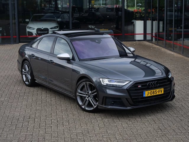 Hoofdafbeelding Audi S8