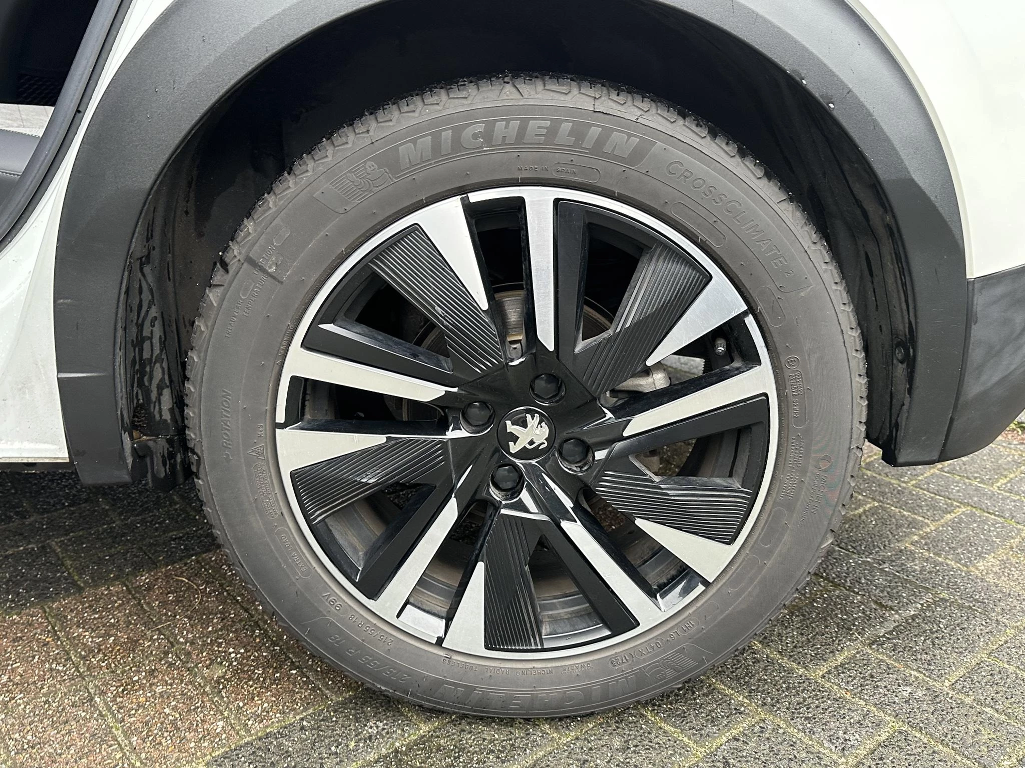 Hoofdafbeelding Peugeot e-2008