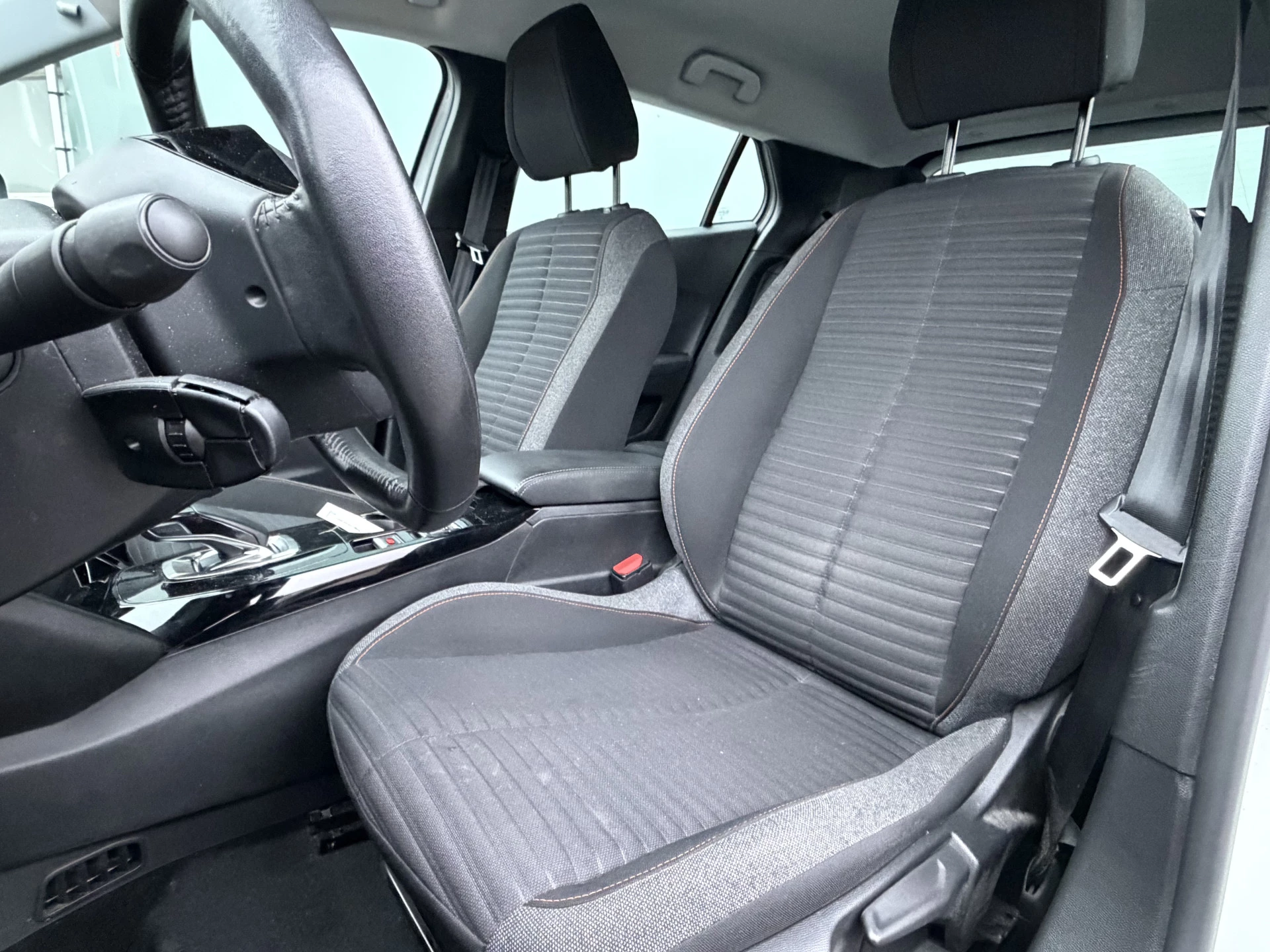 Hoofdafbeelding Peugeot e-2008