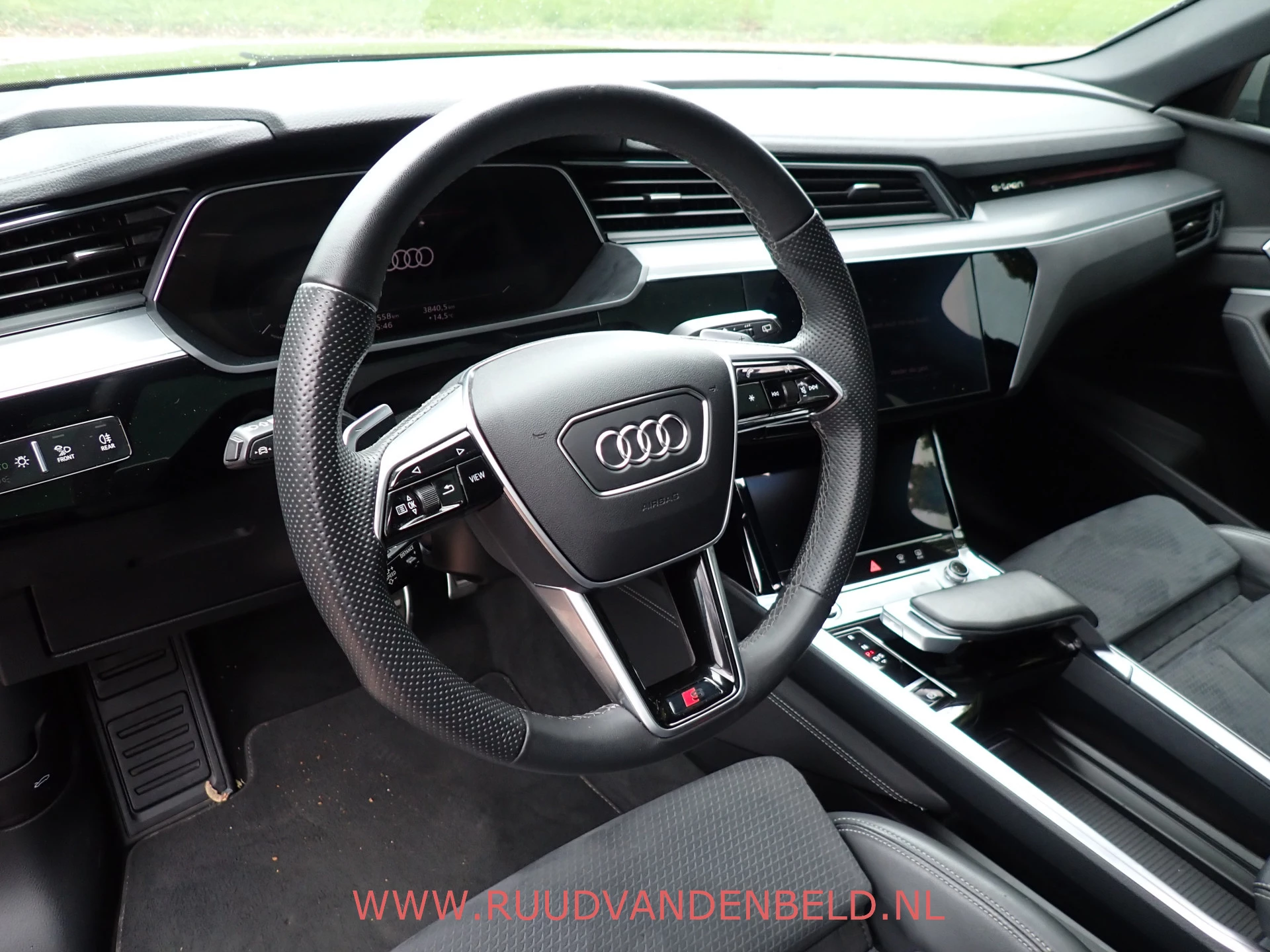 Hoofdafbeelding Audi Q8 e-tron