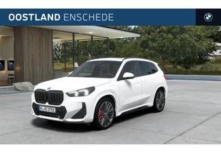 Hoofdafbeelding BMW X1 BMW X1 xDrive25e M Sport Automaat / Panoramadak / Trekhaak / Sportstoelen / Achteruitrijcamera / M Adaptief onderstel / Adaptieve LED / Comfort Access