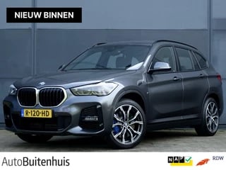 Hoofdafbeelding BMW X1 BMW X1 sDrive20i High Executive M-Sport |HEAD-UP|ELEKTR. GLAZEN SCHUIF-/KANTELDAK|CRUISE ADAPT.|STOEL- & STUURVERW.|AFNEEMBARE TREKHAAK