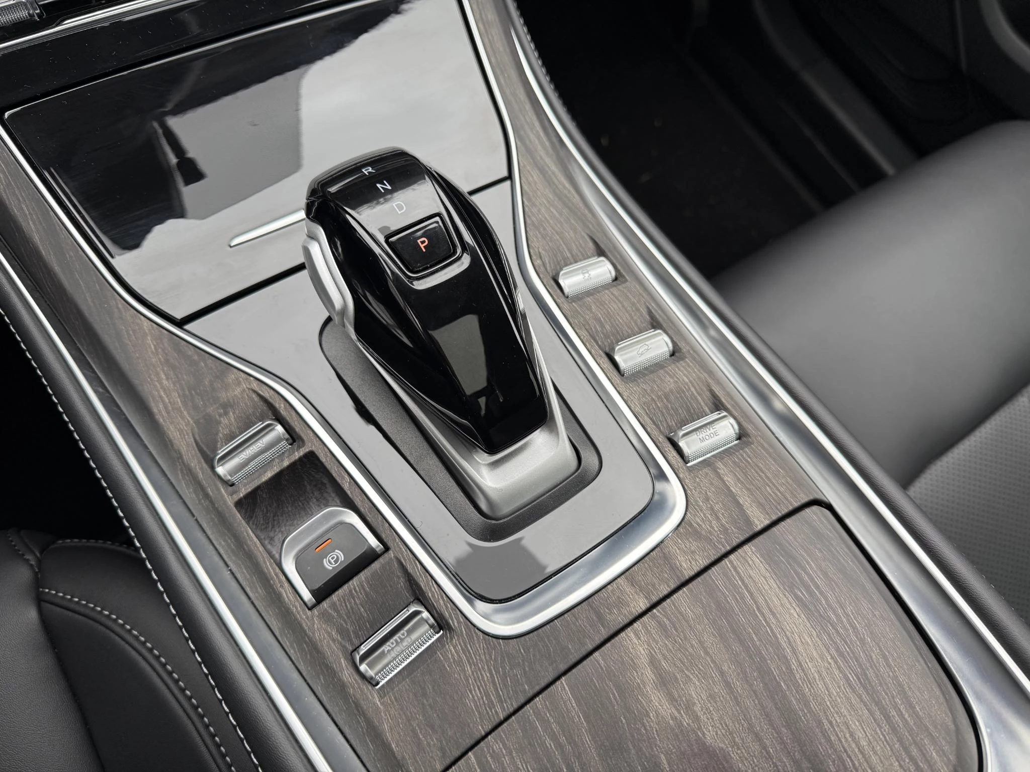 Hoofdafbeelding DFSK E5 PHEV