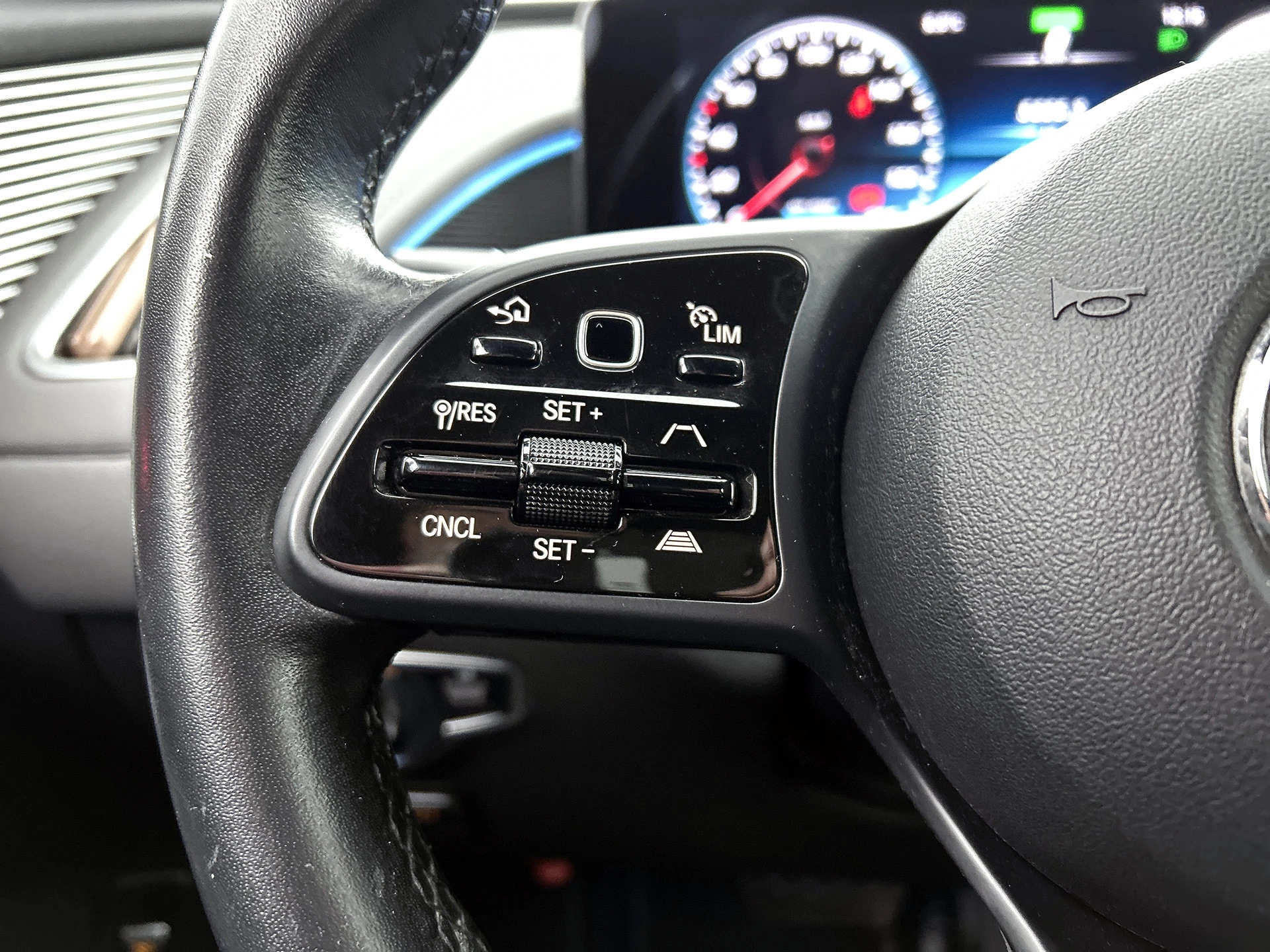 Hoofdafbeelding Mercedes-Benz EQC