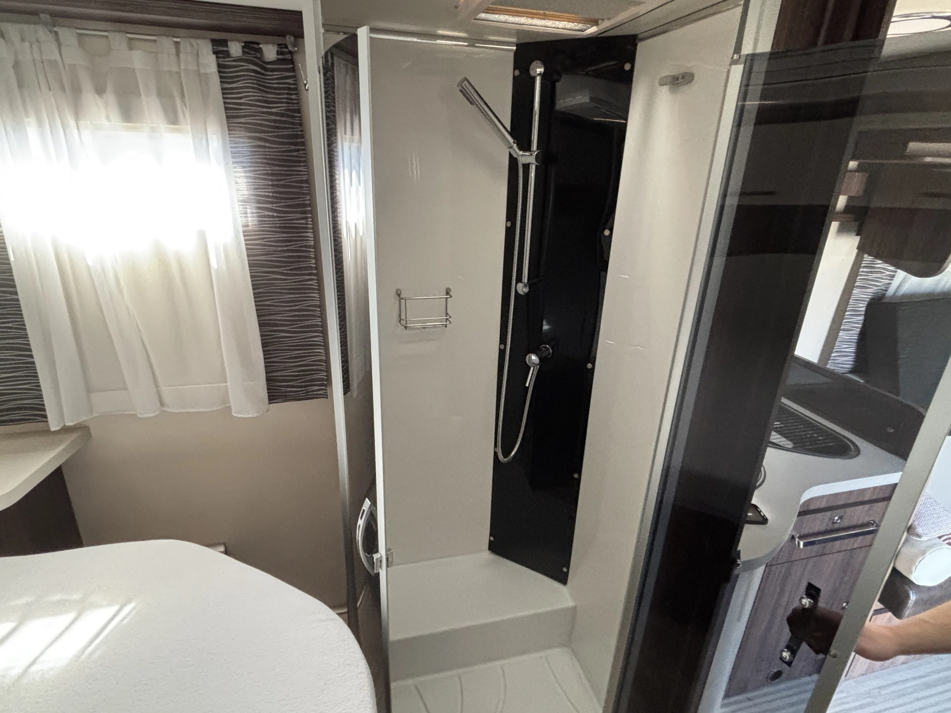 Hoofdafbeelding Benimar TESSORO 497 Automaat / Queensbed / Elektrische Hefbed / Leer / Constructsloten