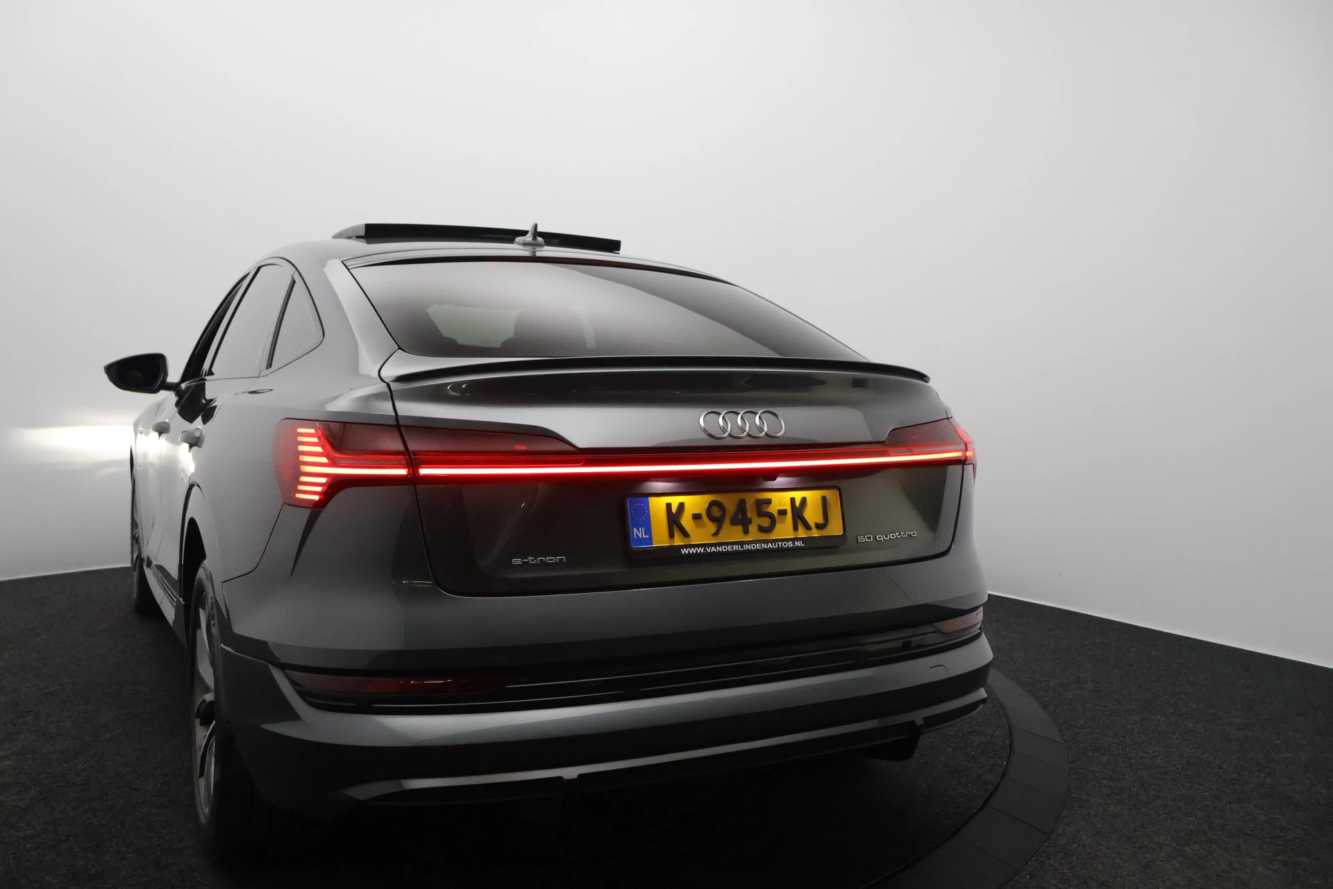 Hoofdafbeelding Audi e-tron