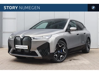 BMW iX xDrive50 High Executive / Trekhaak / Panoramadak Sky Lounge / Comfort Access / Laserlight / Harman Kardon / Stoelventilatie / Soft-Close
