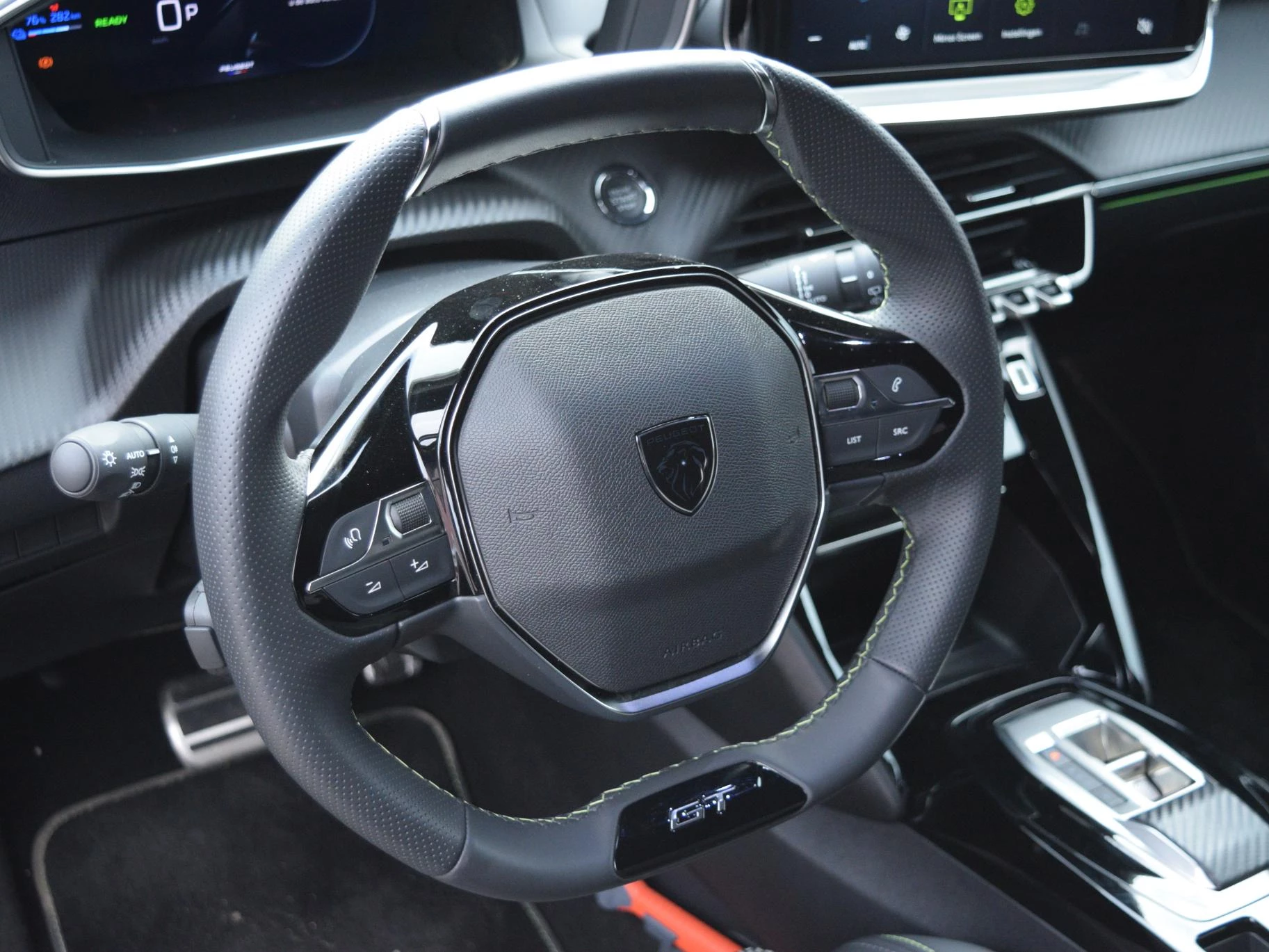 Hoofdafbeelding Peugeot e-2008