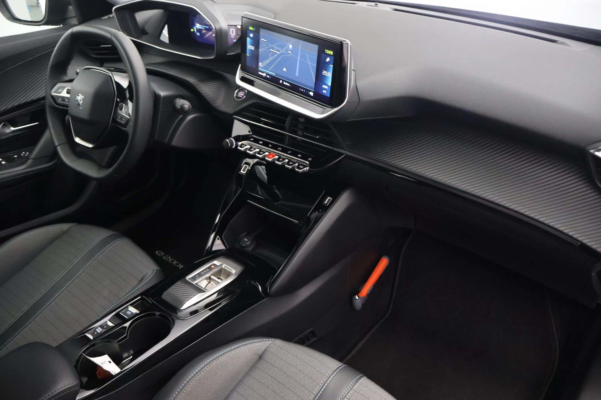 Hoofdafbeelding Peugeot e-2008