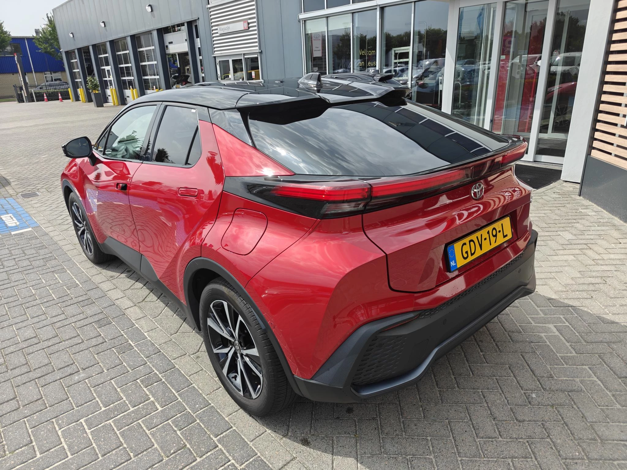 Hoofdafbeelding Toyota C-HR