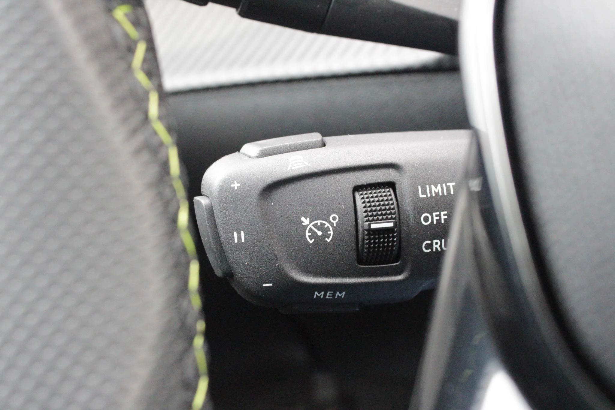 Hoofdafbeelding Peugeot e-208