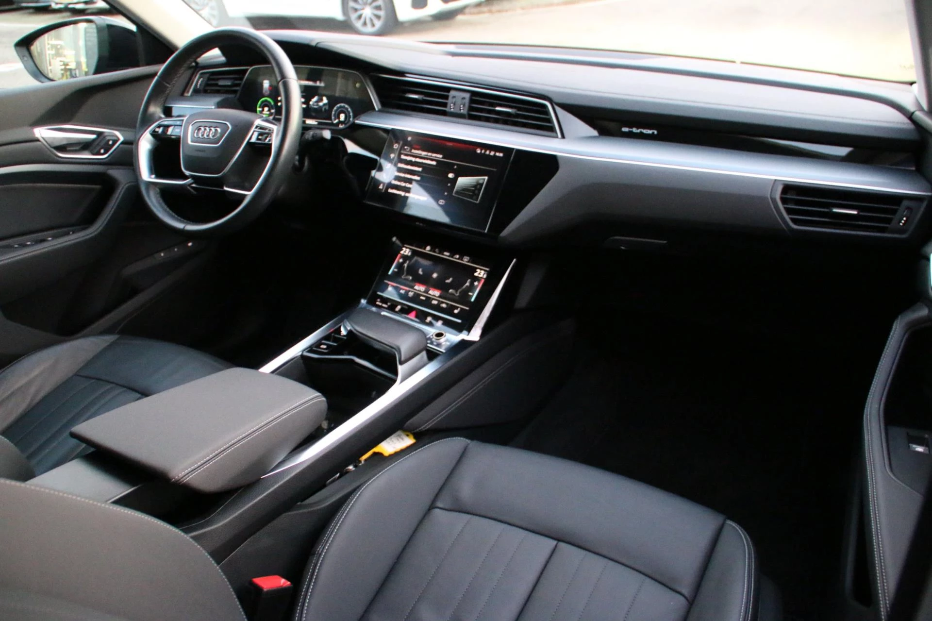 Hoofdafbeelding Audi e-tron