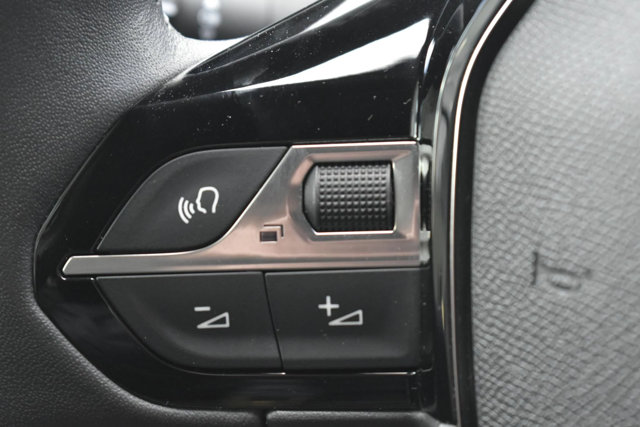 Hoofdafbeelding Peugeot e-2008