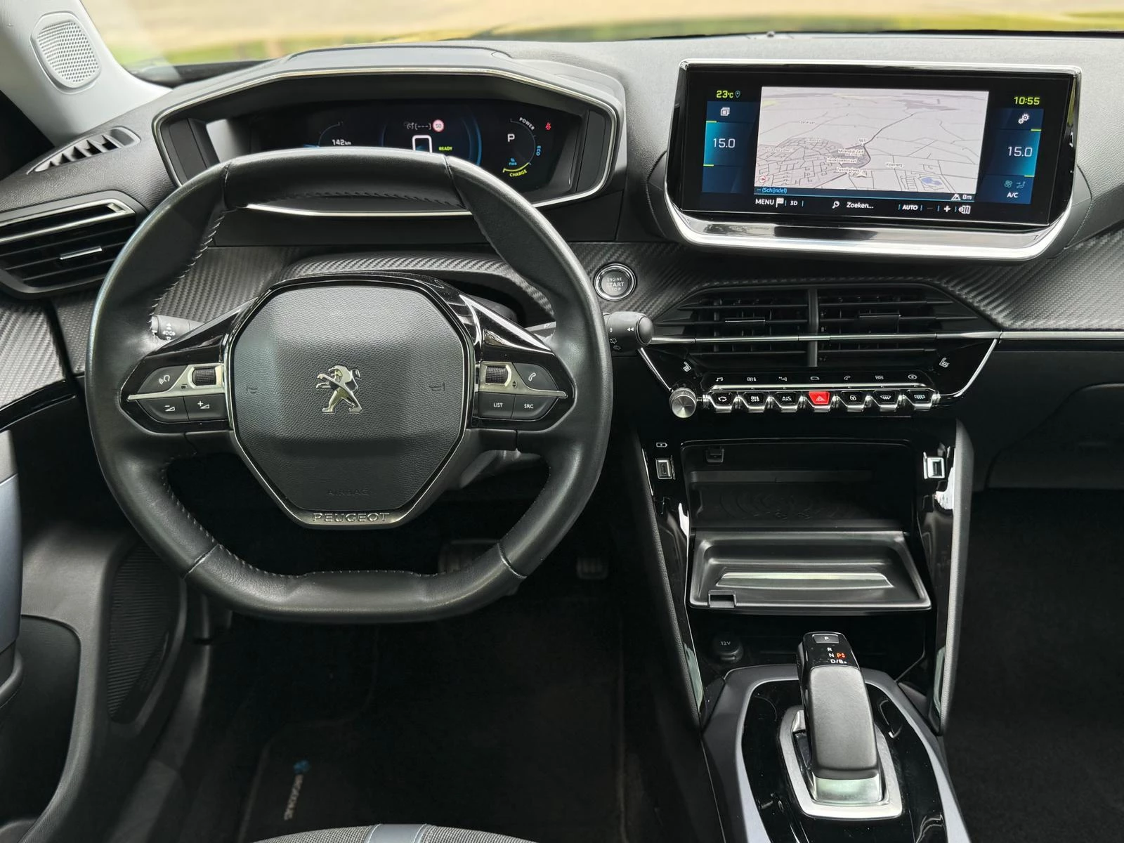 Hoofdafbeelding Peugeot e-2008