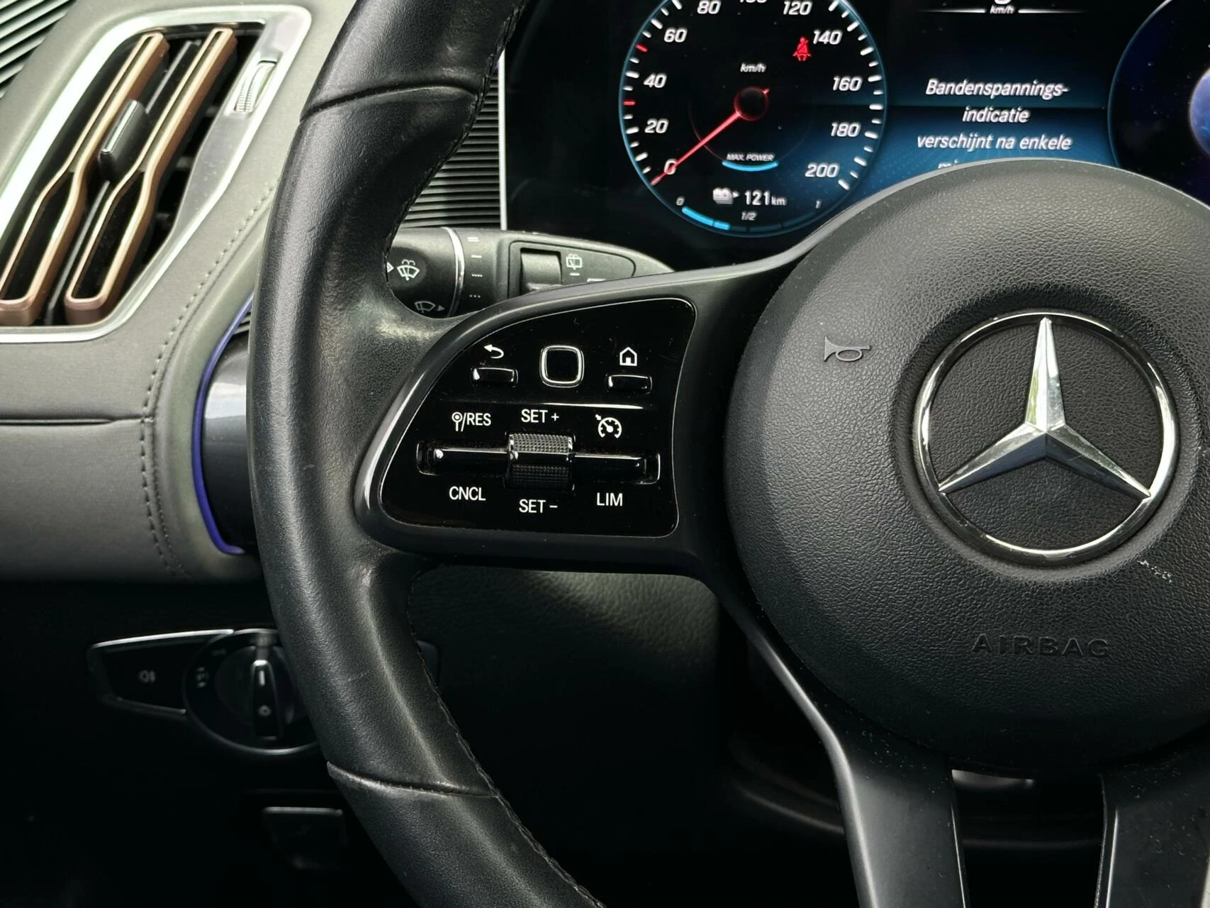 Hoofdafbeelding Mercedes-Benz EQC