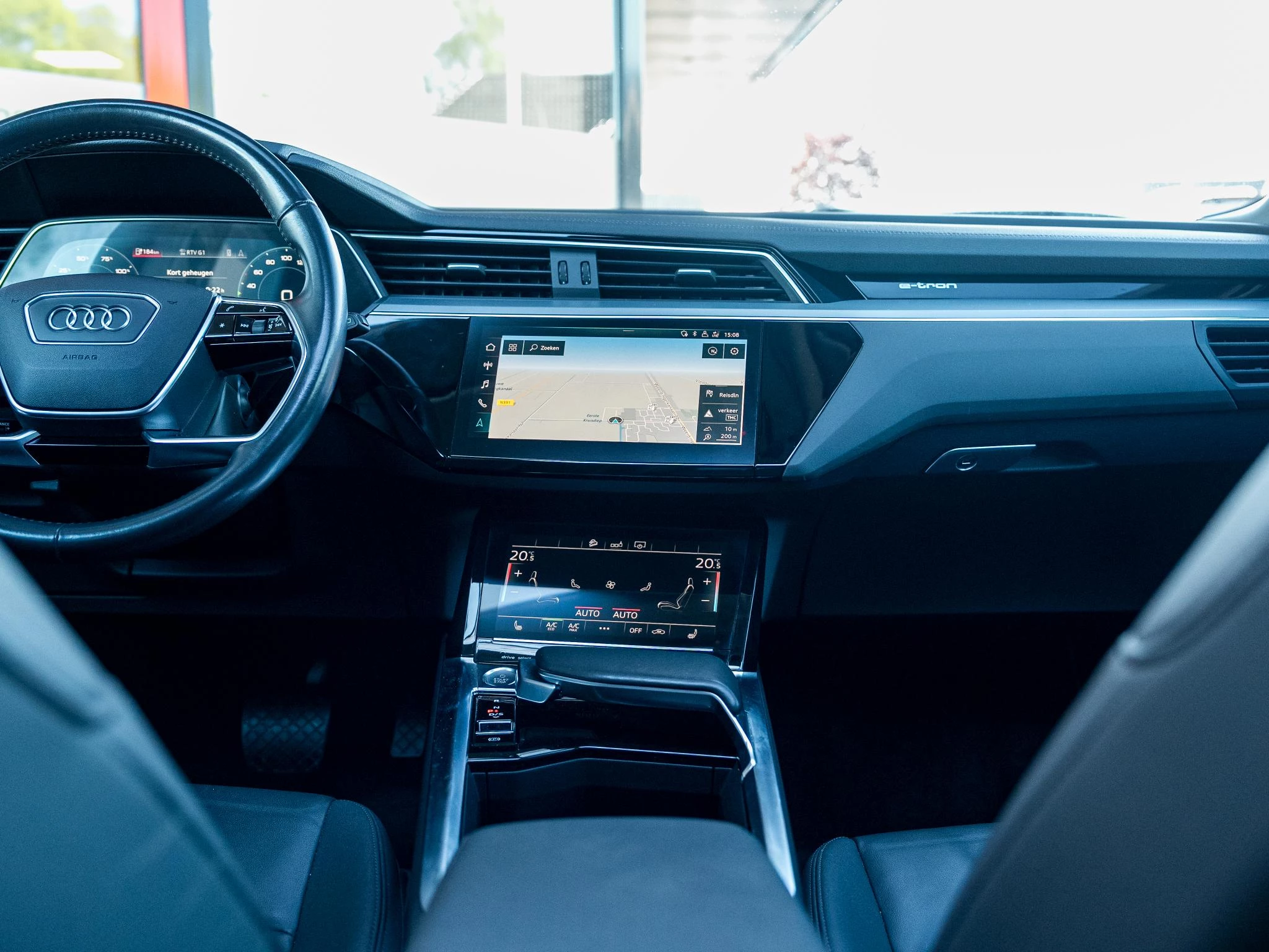 Hoofdafbeelding Audi e-tron