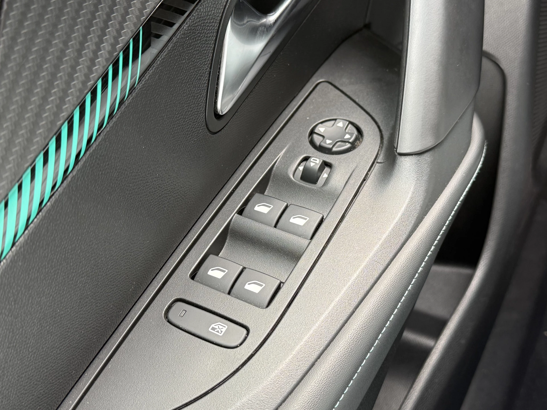 Hoofdafbeelding Peugeot e-2008