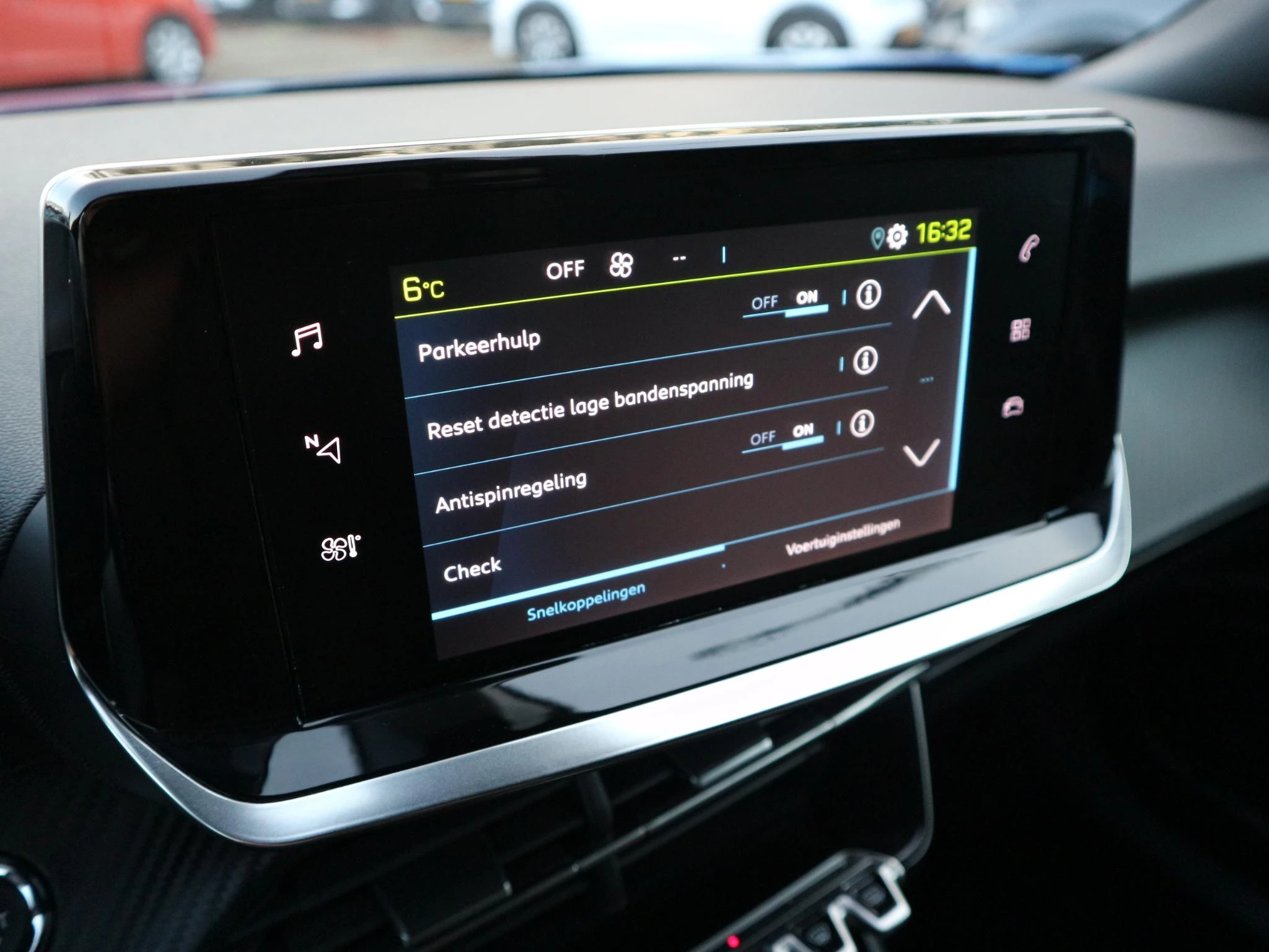 Hoofdafbeelding Peugeot e-2008