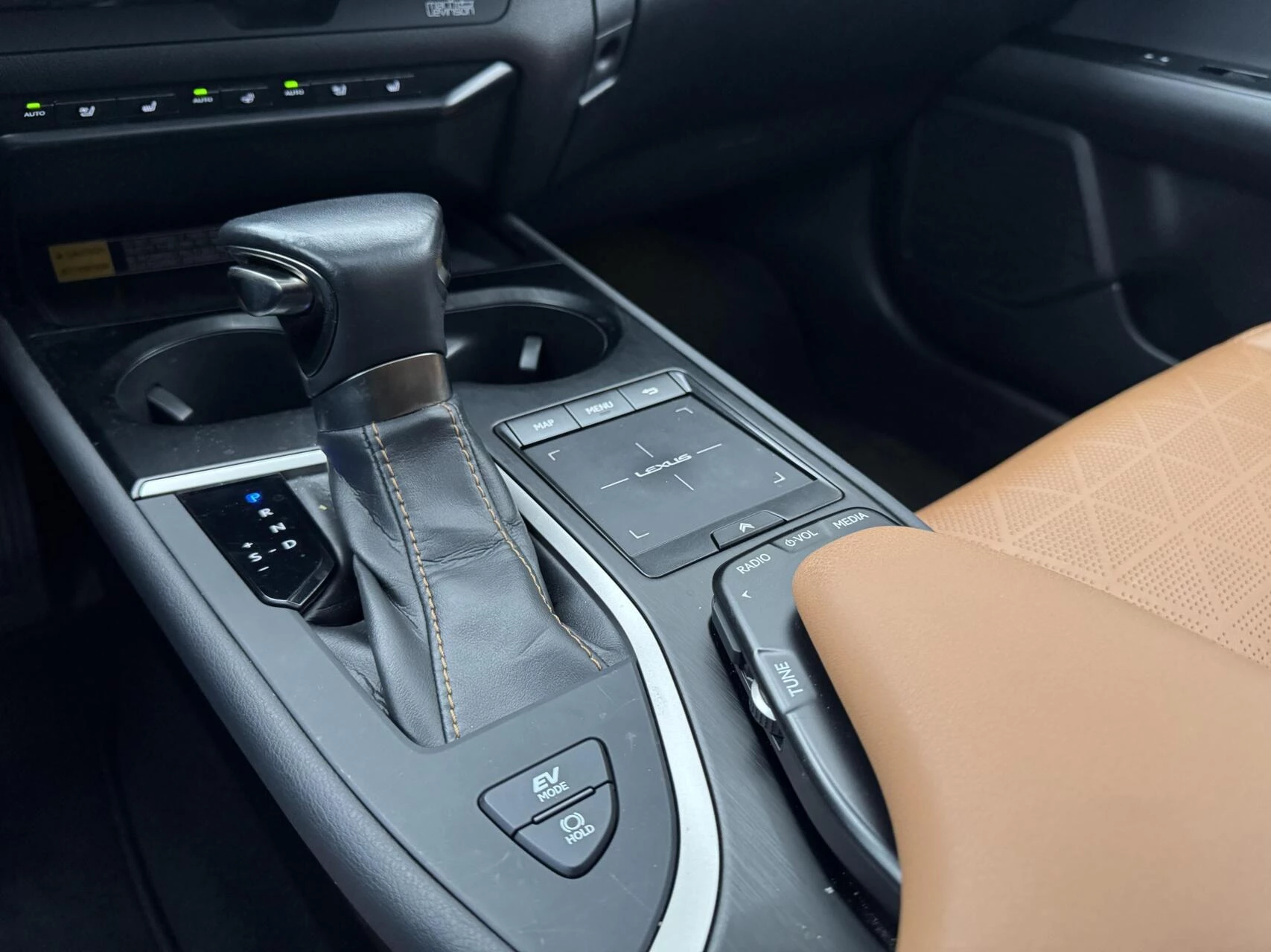 Hoofdafbeelding Lexus UX