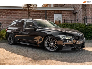 Hoofdafbeelding BMW 3 Serie BMW 3-serie Touring 318i M-Sport LED Half/Leer Stoelverwarming Elek.Klep 19''