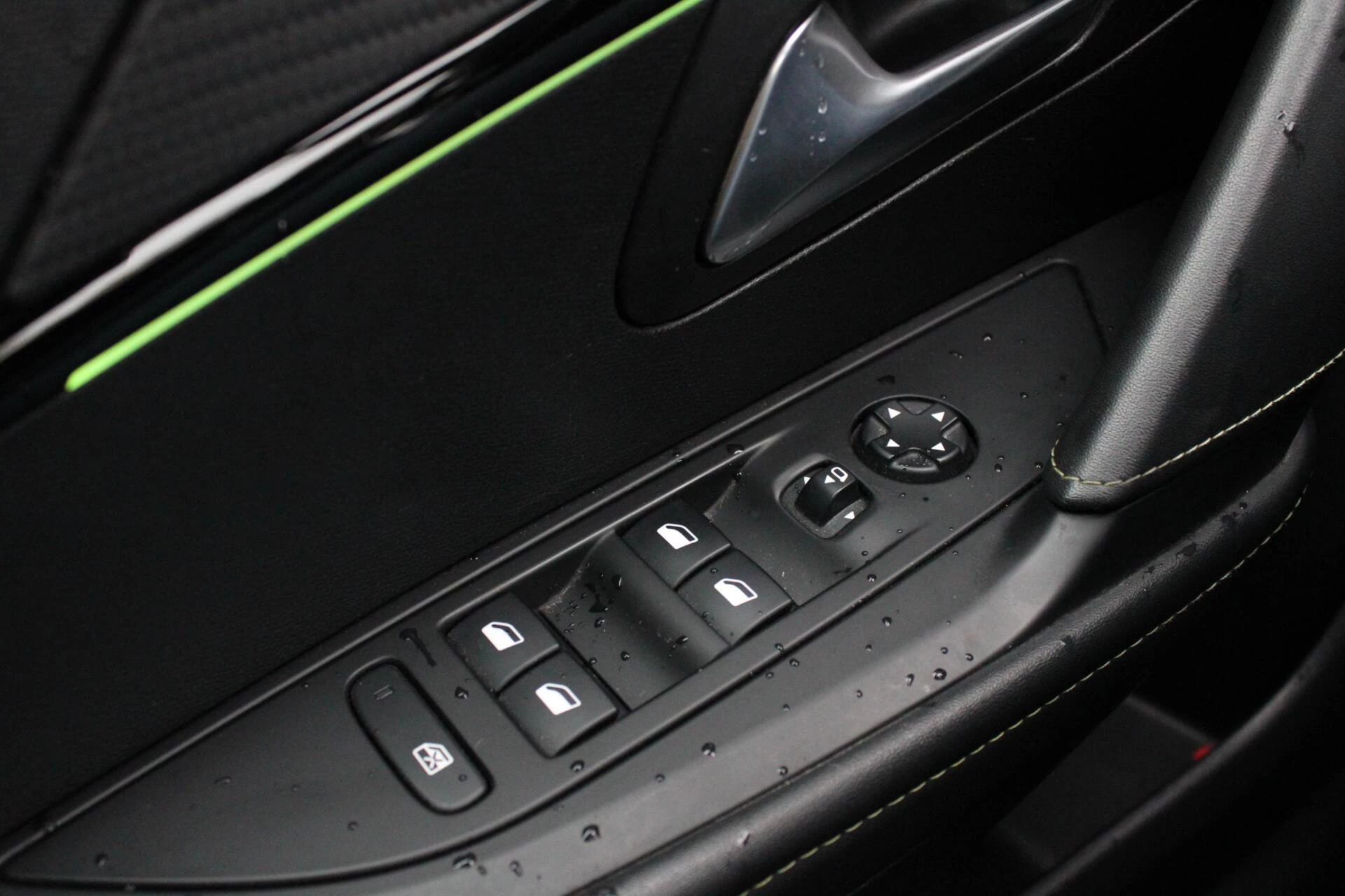 Hoofdafbeelding Peugeot e-208