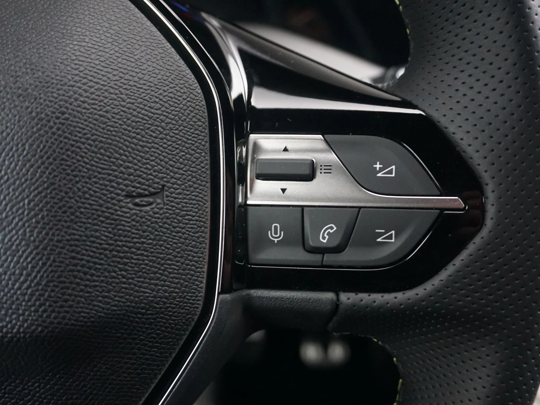 Hoofdafbeelding Peugeot e-308