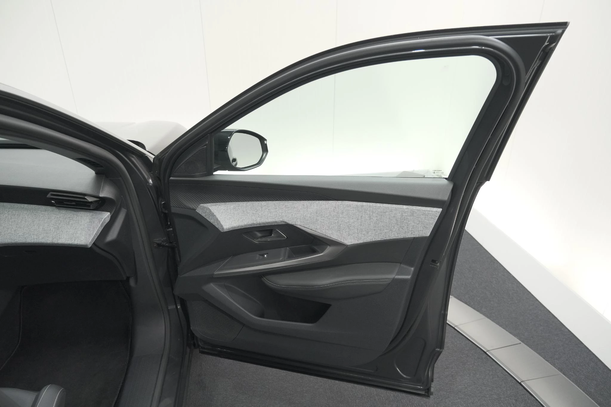 Hoofdafbeelding Peugeot e-3008