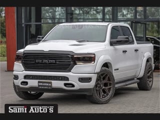 Dodge Ram 1500 HULK | ALL-IN PRIJS ZO ALS AFGEBEELD | 5.7 V8 HEMI 4x4 | LARAMIE NIGHT EDITION | PRIJS MET LPG EN GARANTIE EN DIKKE WIELEN EN WIDEBODY | DUBBELE CABINE | 5 PERSOONS | VOORRAAD NR 2015 - 4725 | DIRECT BESCHIKBAAR |