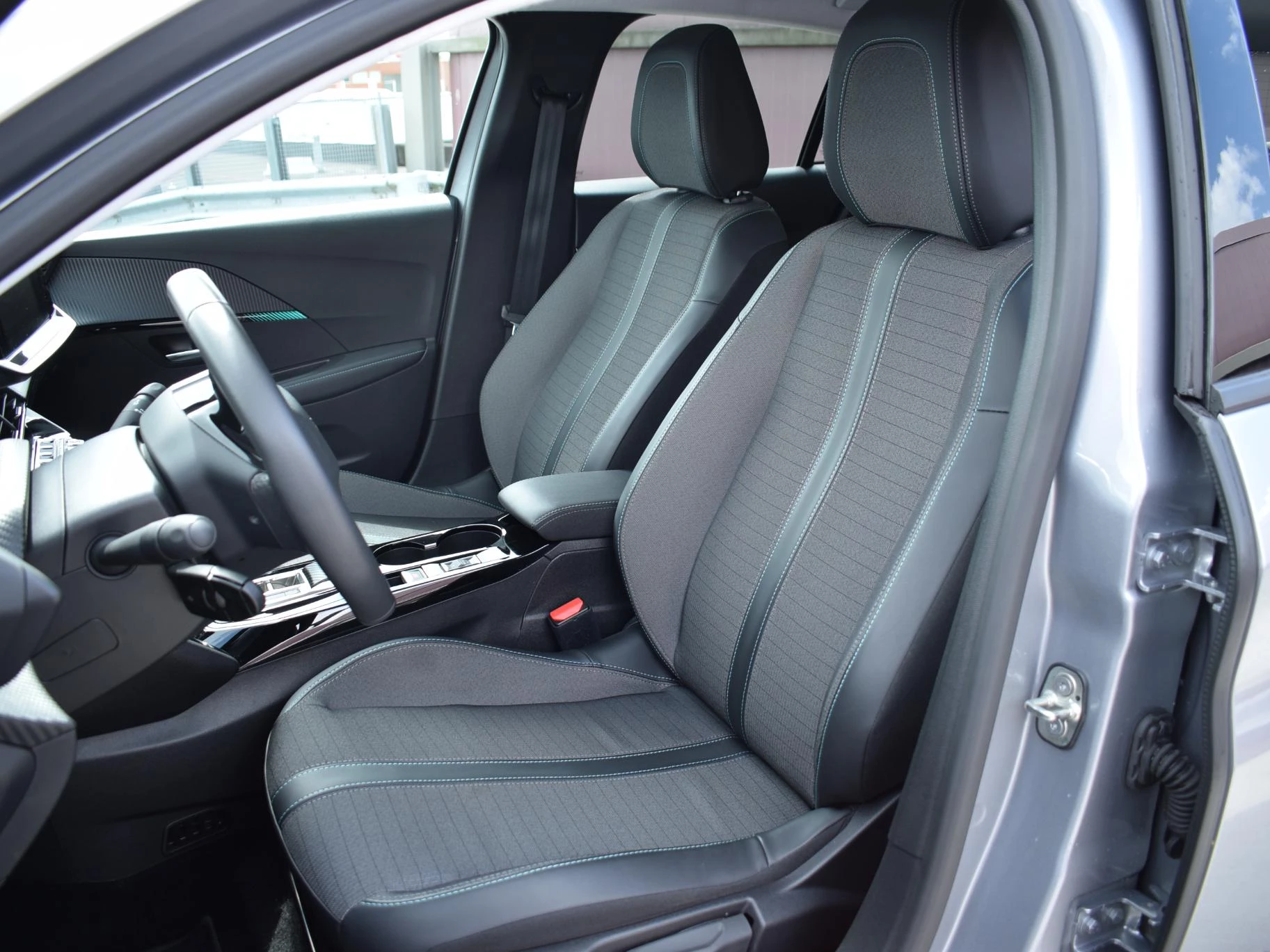 Hoofdafbeelding Peugeot e-208