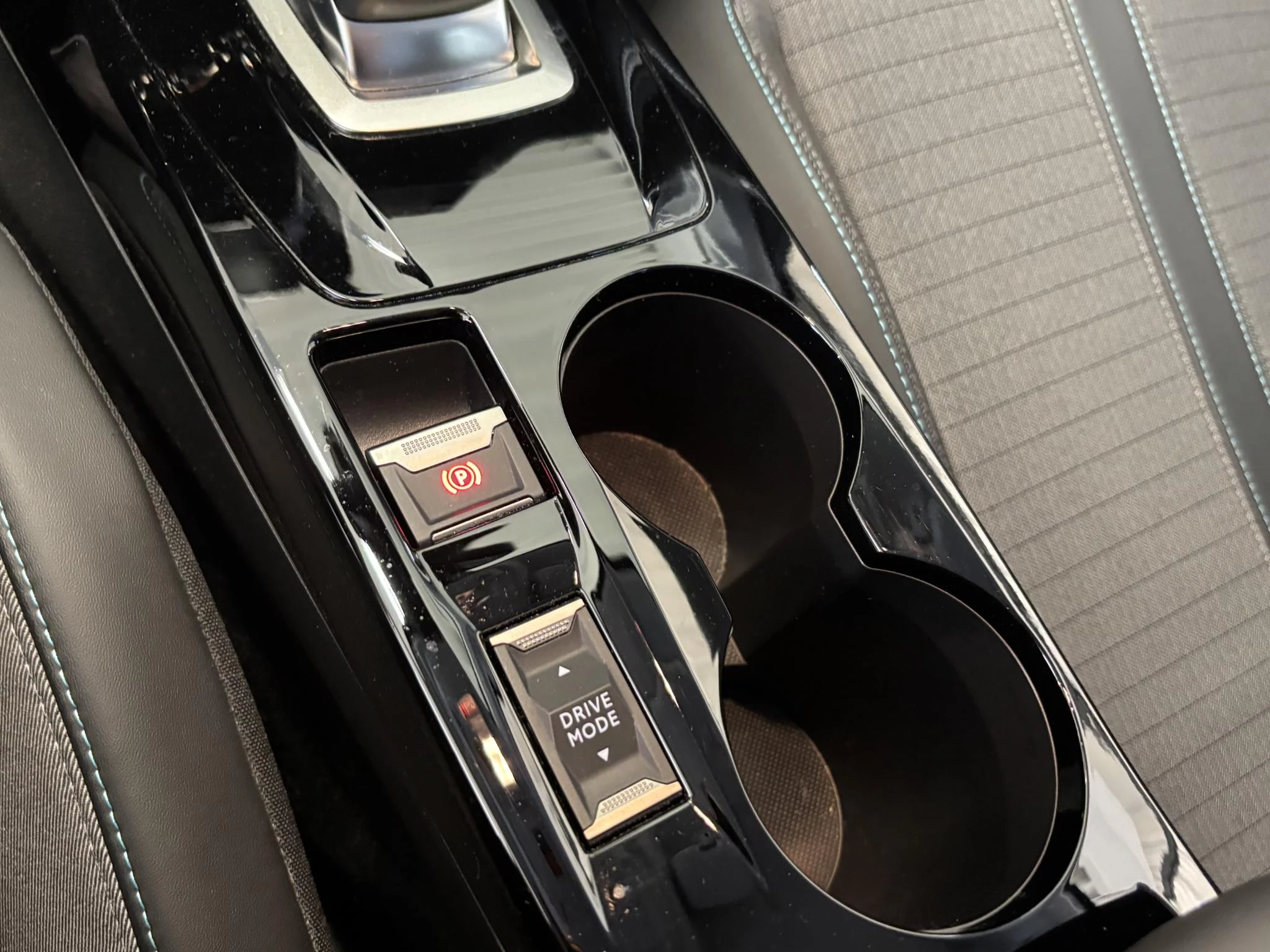 Hoofdafbeelding Peugeot e-208