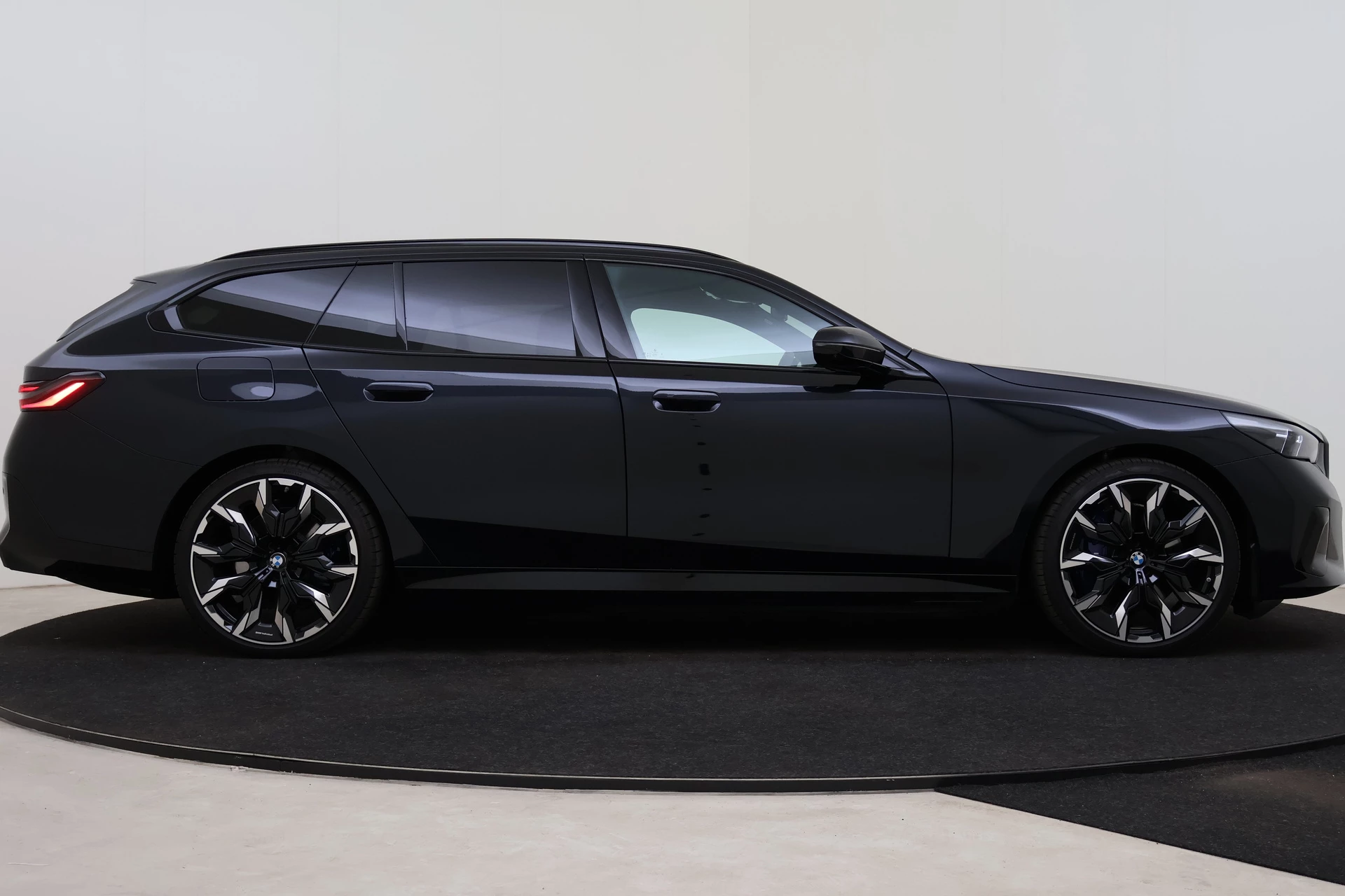 Hoofdafbeelding BMW i5