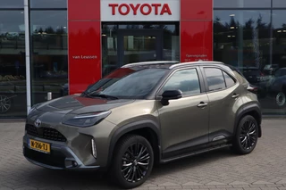 Toyota Yaris Cross 1.5 HYBRID ADVENTURE PANODAK AFN. TREKHAAK TREEPLANKEN BLISS STOEL/STUURVERW. EL-ACHTERKLEP HEAD-UP JBL PARK-SENSOREN