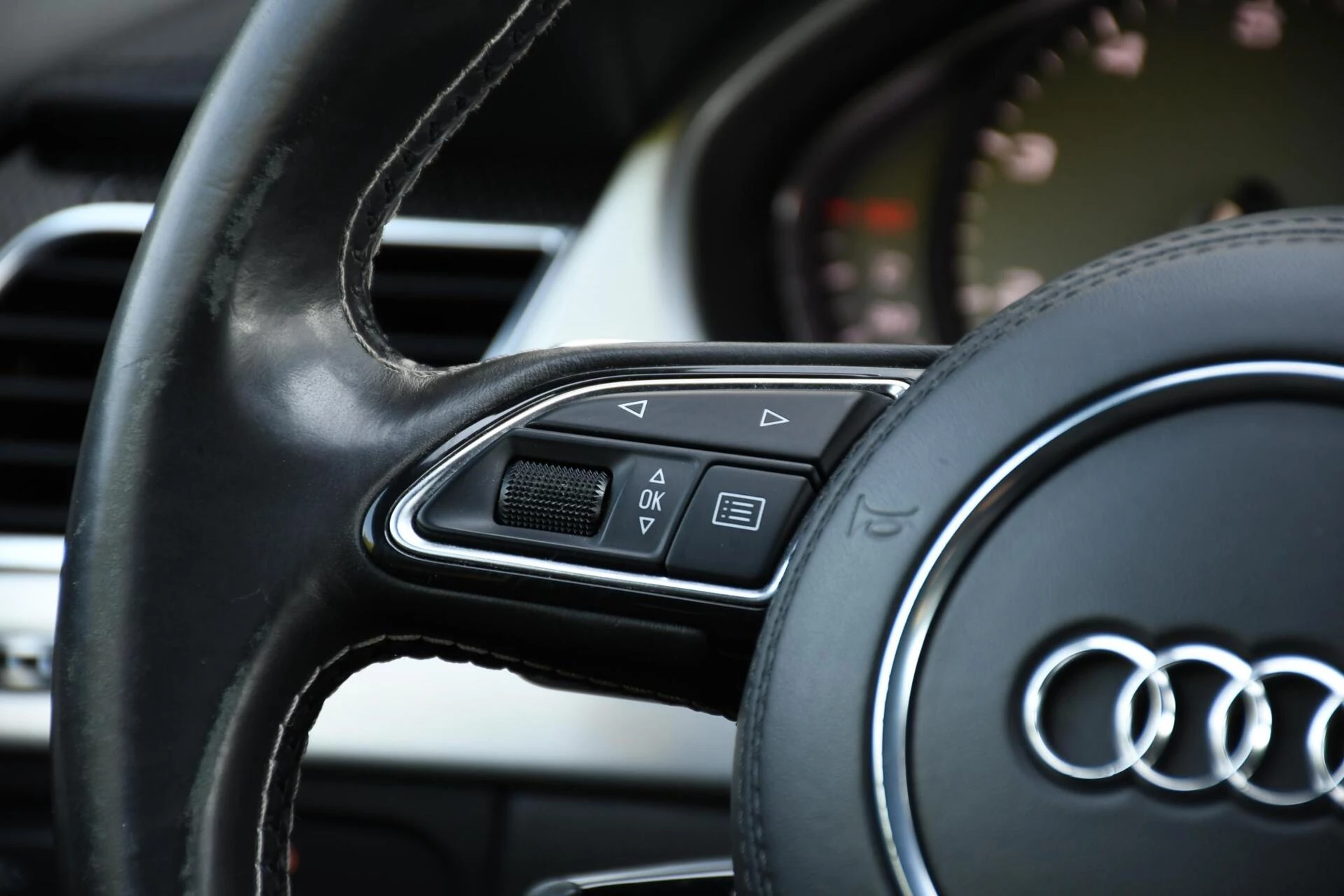 Hoofdafbeelding Audi S8