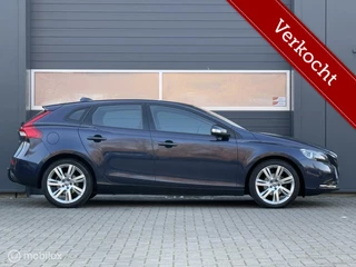 Volvo V40 1.6 D2 Kinetic Zeer netjes/Dealer onderhouden /Senus Nav/Cruise/18inch/Trekhaak/PDC/Superzuinig