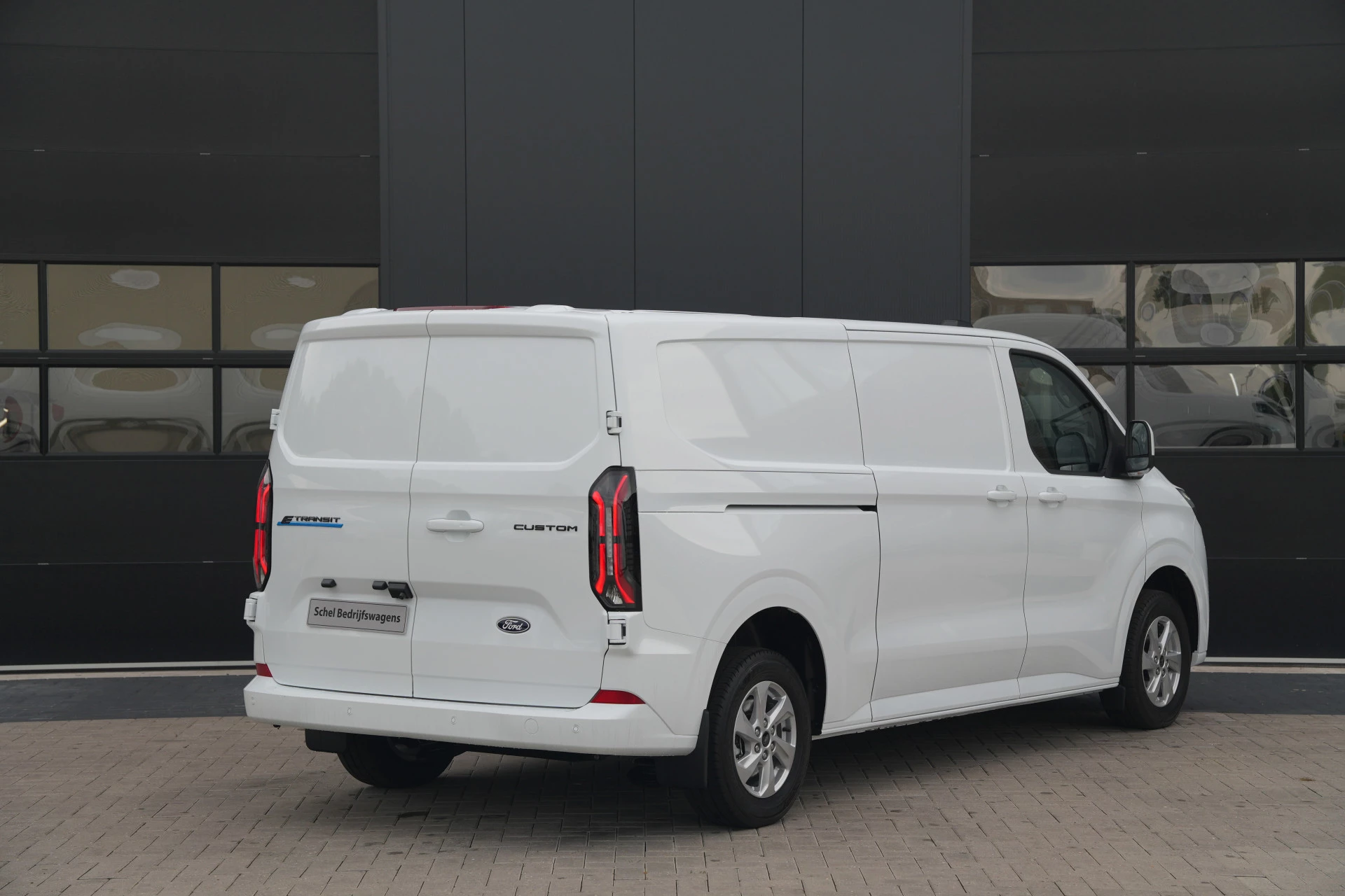 Hoofdafbeelding Ford E-Transit Custom